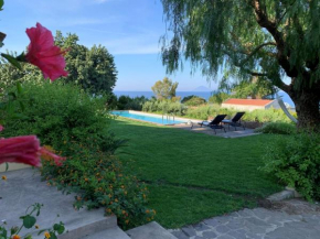 Villa Il Carrubo - elegante, con piscina e splendida vista sul mare